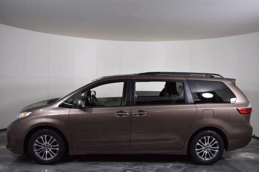 2020 Toyota Sienna XLE