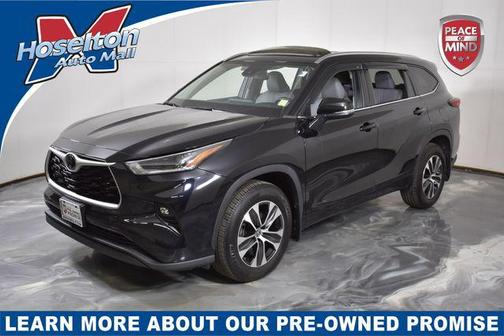 Midnight Black Metallic 2021 Toyota Highlander XLE