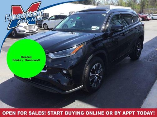 Midnight Black Metallic 2021 Toyota Highlander XLE