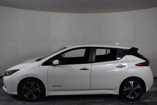 Pearl White 2018 Nissan Leaf SV