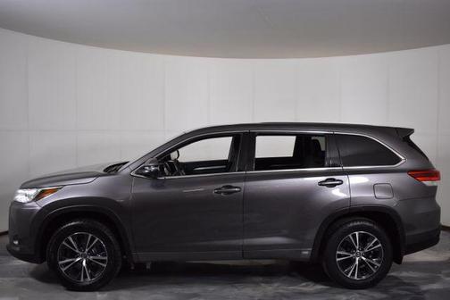 Predawn Gray Mica 2017 Toyota Highlander LE