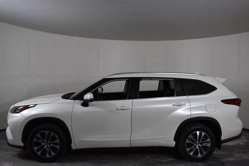 Blizzard Pearl 2020 Toyota Highlander XLE