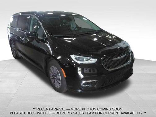 Diamond Black 2024 Chrysler Pacifica Hybrid Select