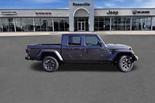 Granite Crystal Clearcoat Metallic 2026 Jeep Gladiator Sport