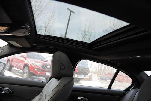 2019 BMW 330 i xDrive