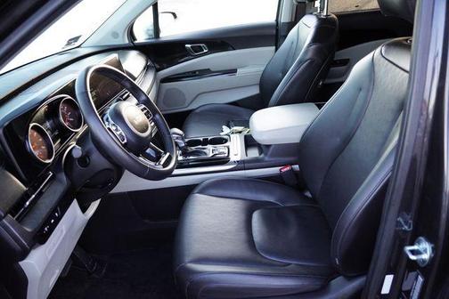 2023 Kia Carnival EX