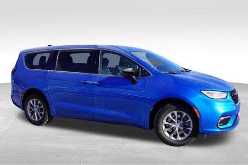 Hydro Blue Pearlcoat 2026 Chrysler Pacifica Limited