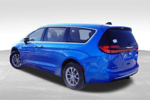 Hydro Blue Pearlcoat 2026 Chrysler Pacifica Limited