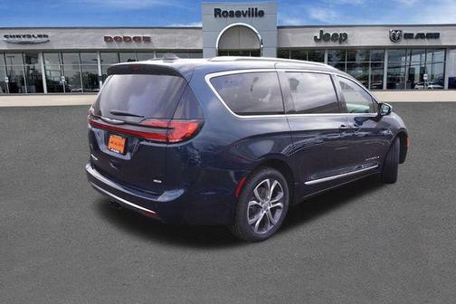 2025 Chrysler Pacifica Pinnacle