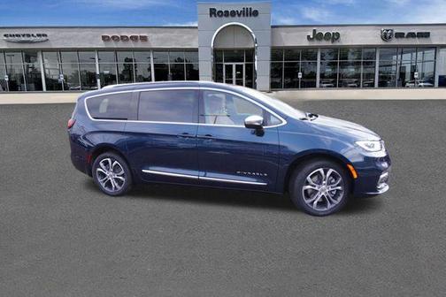 2025 Chrysler Pacifica Pinnacle