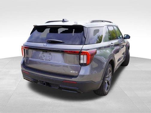 Carbonized Gray Metallic 2025 Ford Explorer ST-Line