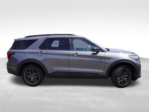 Carbonized Gray Metallic 2025 Ford Explorer ST-Line