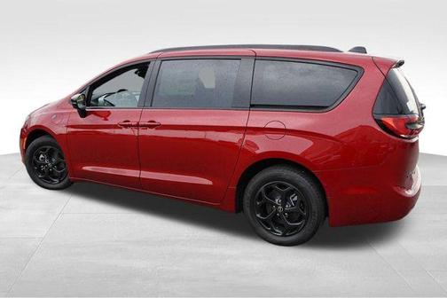 2025 Chrysler Pacifica Hybrid Select