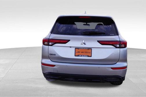 2023 Mitsubishi Outlander ES