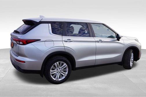 2023 Mitsubishi Outlander ES