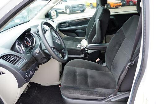 White Knuckle Clearcoat 2019 Dodge Grand Caravan SE