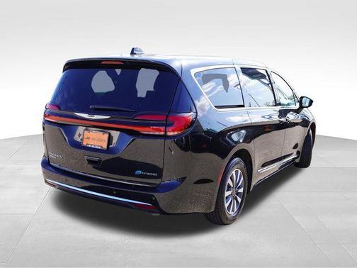 Brilliant Black Crystal Pearlcoat 2023 Chrysler Pacifica Hybrid Limited