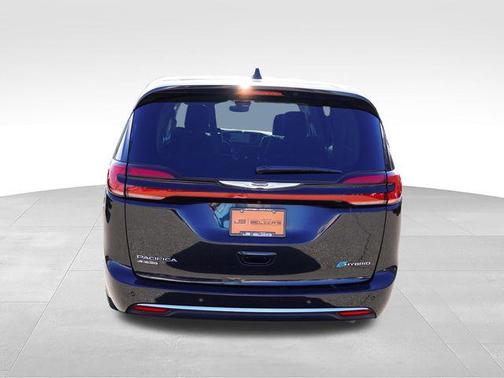 Brilliant Black Crystal Pearlcoat 2023 Chrysler Pacifica Hybrid Limited