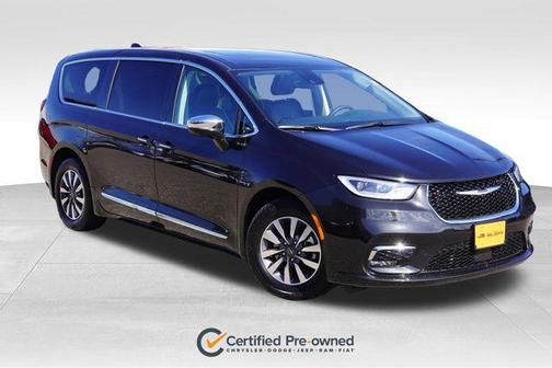 Brilliant Black Crystal Pearlcoat 2023 Chrysler Pacifica Hybrid Limited