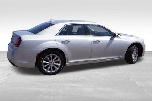 2021 Chrysler 300 Touring