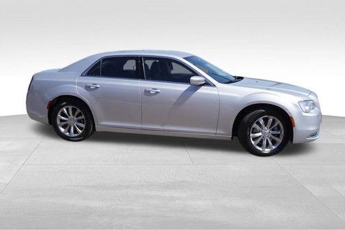 2021 Chrysler 300 Touring