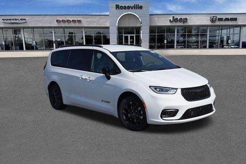 2025 Chrysler Pacifica Select