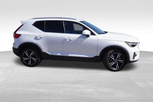 2024 Volvo XC40 B5 Core