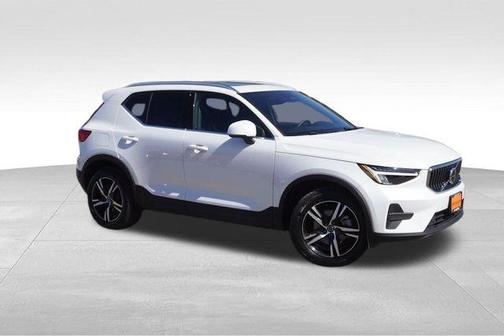 2024 Volvo XC40 B5 Core