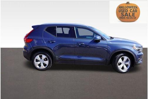 2022 Volvo XC40 T5 Momentum