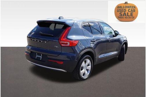 2022 Volvo XC40 T5 Momentum