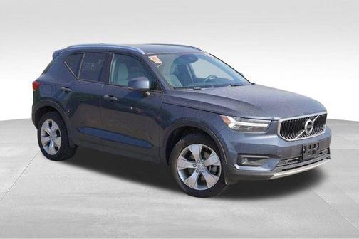 2022 Volvo XC40 T5 Momentum