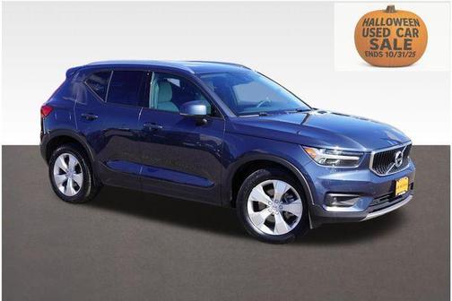 2022 Volvo XC40 T5 Momentum