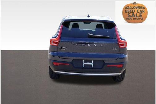 2022 Volvo XC40 T5 Momentum