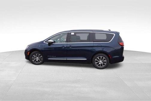 2025 Chrysler Pacifica Hybrid Pinnacle
