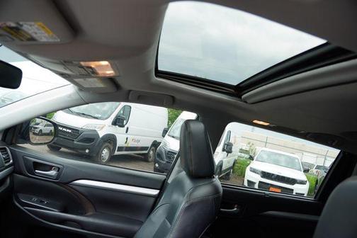 Creme Brulee 2016 Toyota Highlander XLE