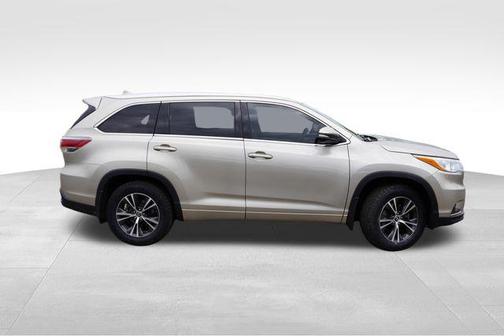Creme Brulee 2016 Toyota Highlander XLE