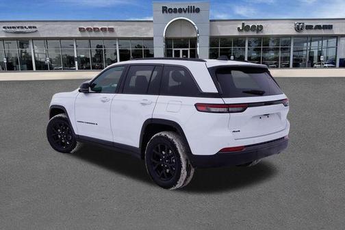 2026 Jeep Grand Cherokee Laredo