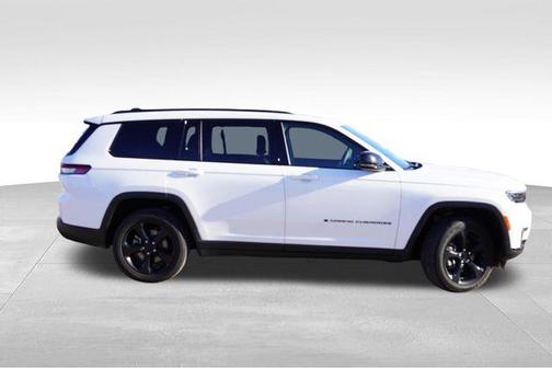 Bright White Clearcoat 2023 Jeep Grand Cherokee L Laredo