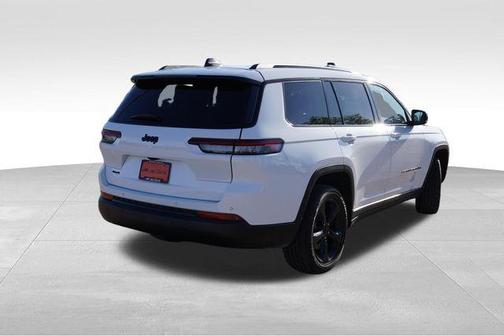 Bright White Clearcoat 2023 Jeep Grand Cherokee L Laredo