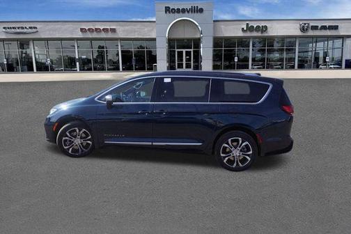 2025 Chrysler Pacifica Pinnacle