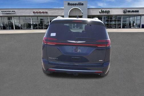 2025 Chrysler Pacifica Pinnacle