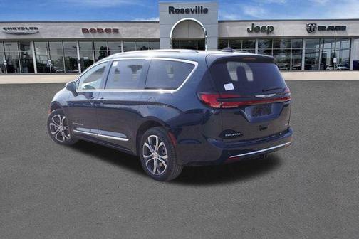 2025 Chrysler Pacifica Pinnacle