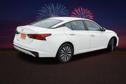 Glacier White 2025 Nissan Altima SV