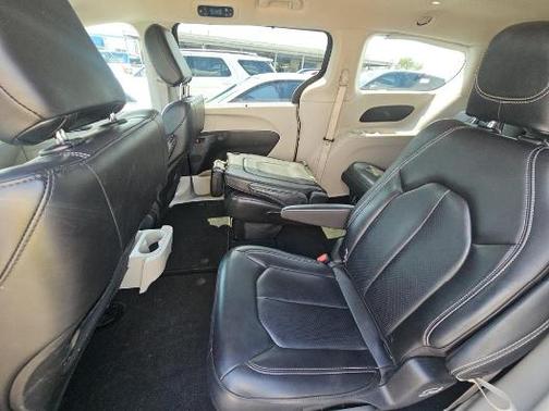 2023 Chrysler Pacifica Touring-L