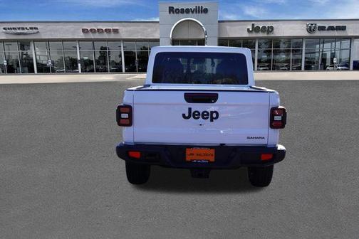 Bright White Clearcoat 2026 Jeep Gladiator Sport