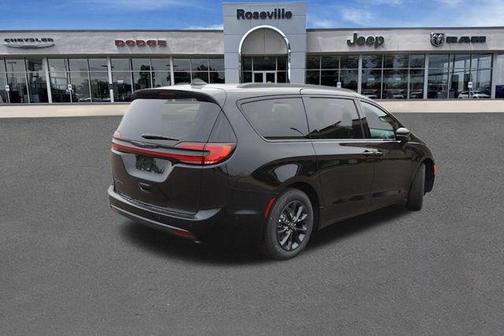 2025 Chrysler Pacifica Select