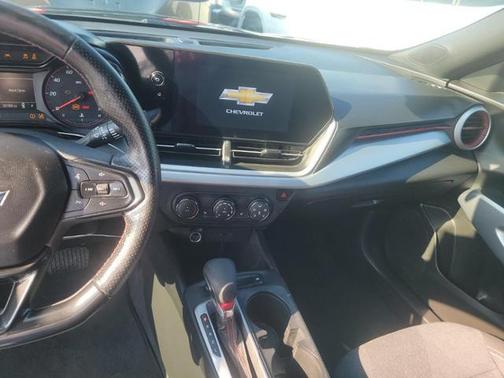Mosaic Black Metallic 2024 Chevrolet Trax 1RS