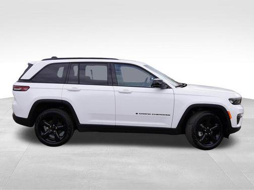 Bright White Clearcoat 2025 Jeep Grand Cherokee Limited