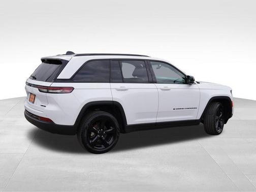 Bright White Clearcoat 2025 Jeep Grand Cherokee Limited