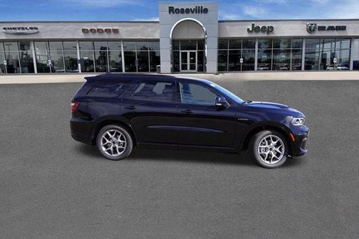 DB Black Crystal Clearcoat 2026 Dodge Durango GT Plus HEMI V8